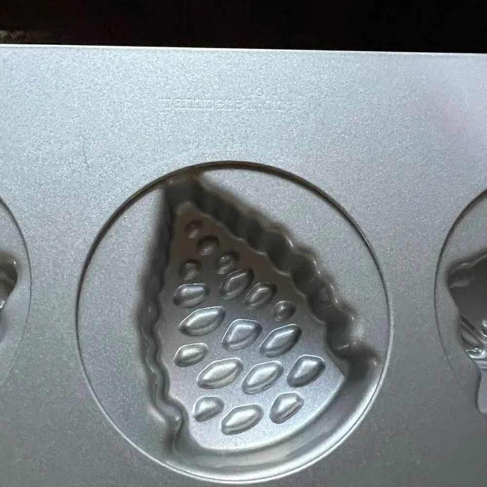 The Pampered Chef retired rectangular Harvest cake‎ pan with 12 molds
